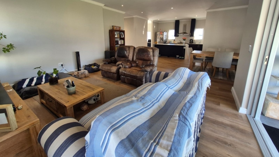 To Let 4 Bedroom Property for Rent in Sunningdale Western Cape